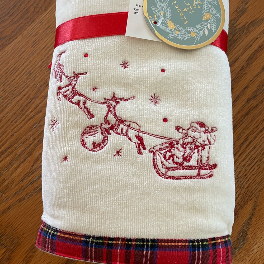 Brand New Tinsel & Fir Set of 2 Hand Towels